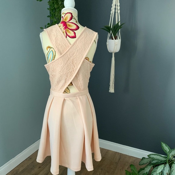 Light pink V-neck dress from Dynamite - Picture 2 of 3